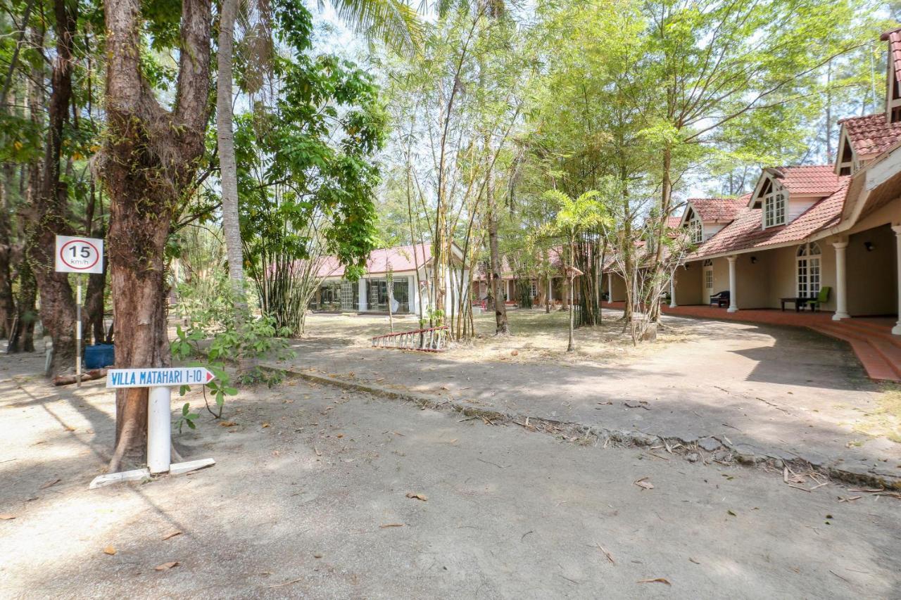 Villa Danialla Beach Resort Kampong Ayer Terjun Pinang Buitenkant foto