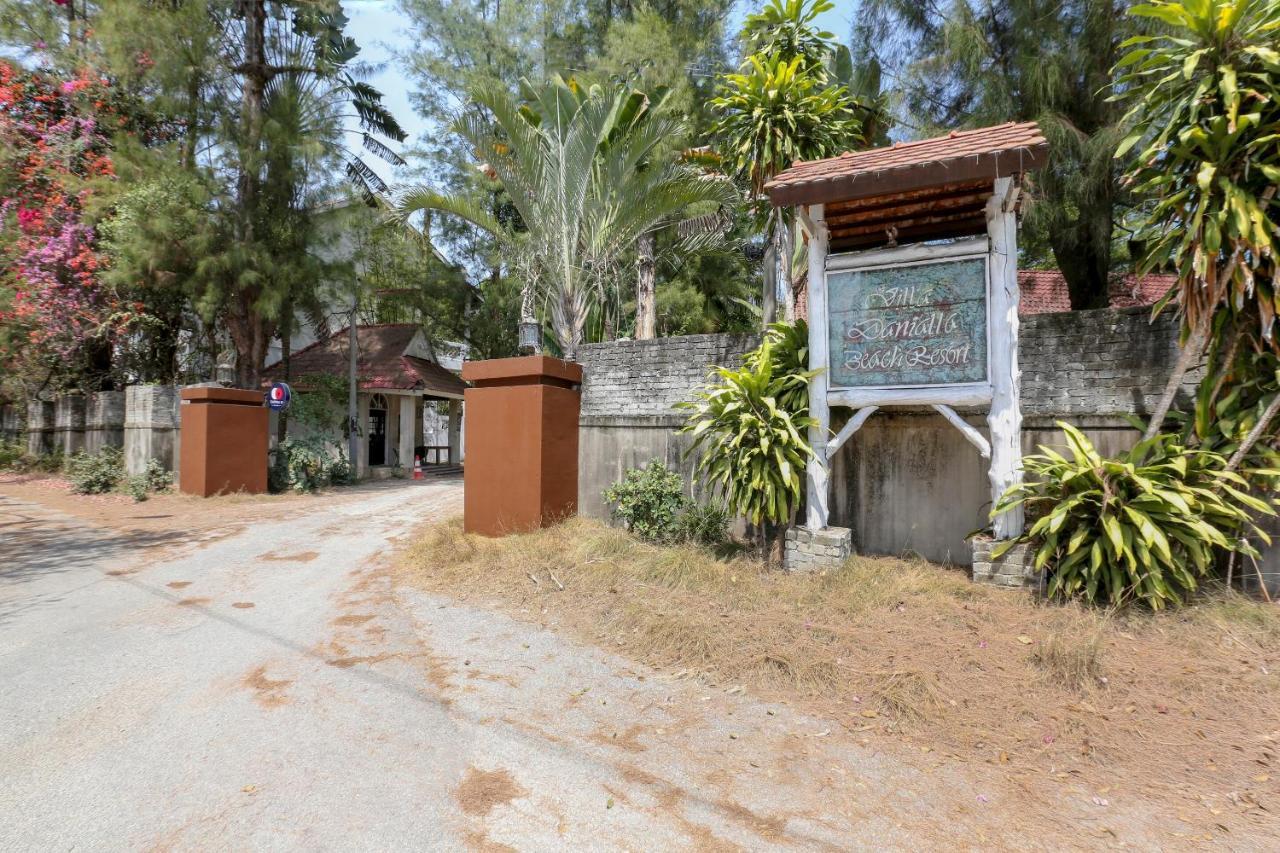 Villa Danialla Beach Resort Kampong Ayer Terjun Pinang Buitenkant foto
