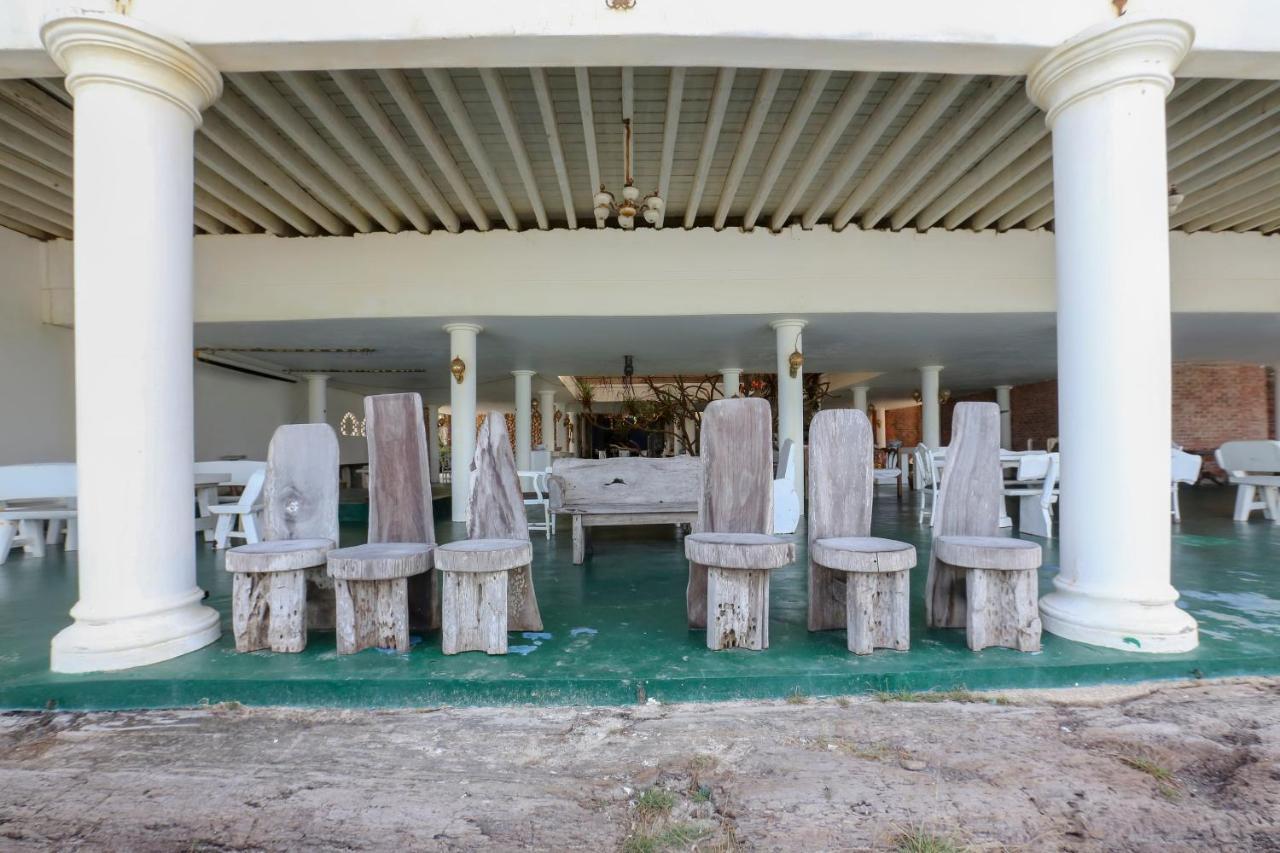 Villa Danialla Beach Resort Kampong Ayer Terjun Pinang Buitenkant foto